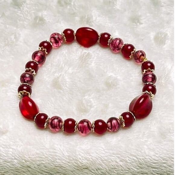 Vintage Ruby Red & Pink Swirl Glass Bead 8" Stretch Bracelet - Picture 4 of 4